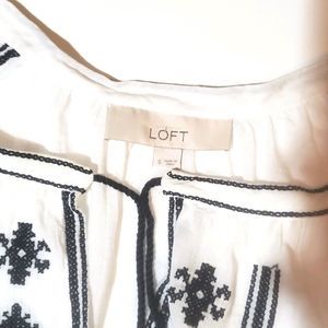 Size SM Loft peasant blouse in white muslin navy t